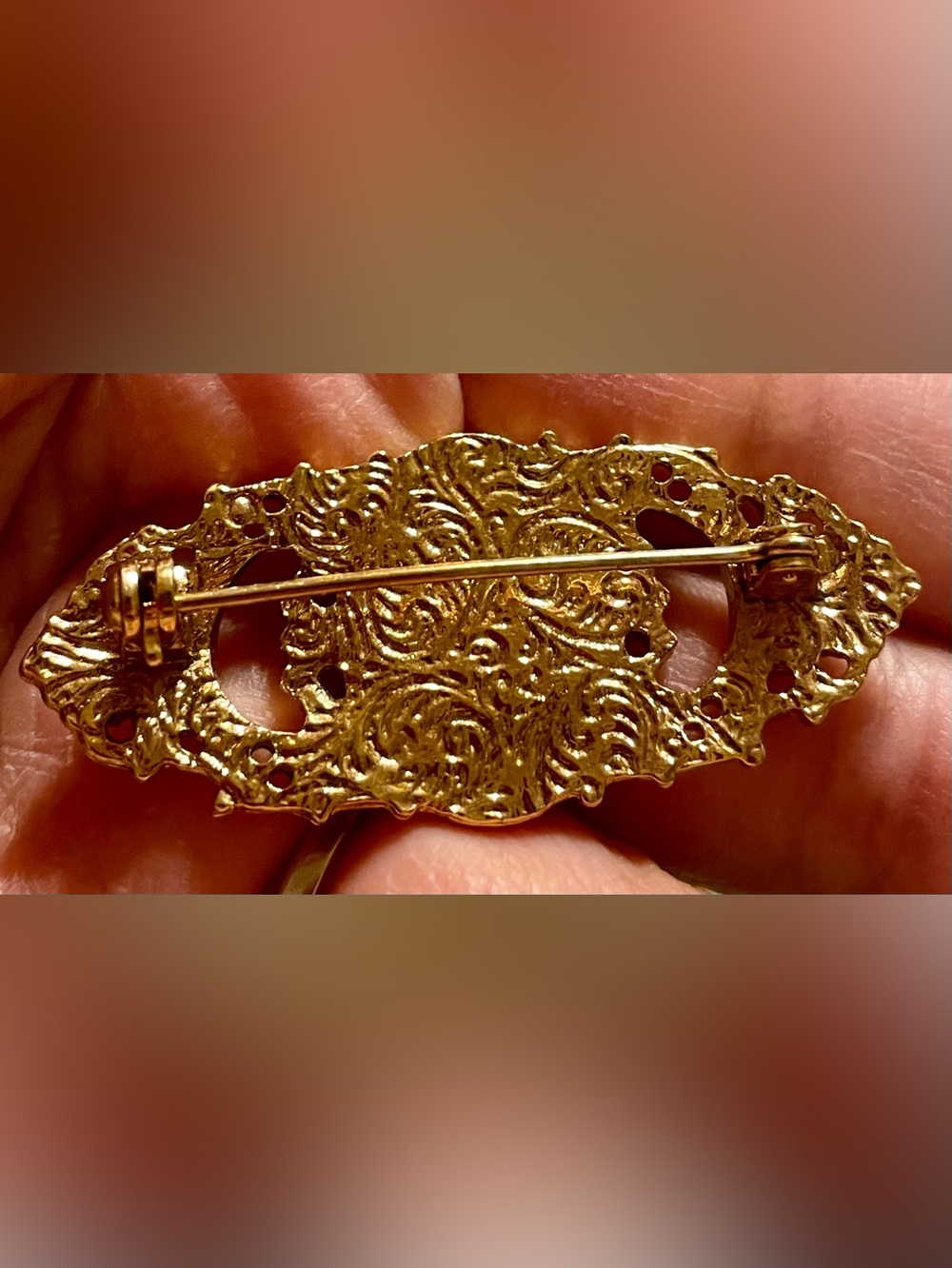 1928 Gold-Tone Floral Cameo Brooch with Pink and Red Roses - Picture 2 of 2